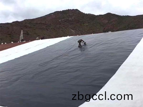 土(tu)工(gong)膜施(shi)工