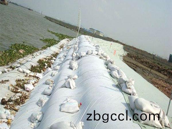 山東鉅宏工(gong)程：土工(gong)佈的舖設與搭接(jie)