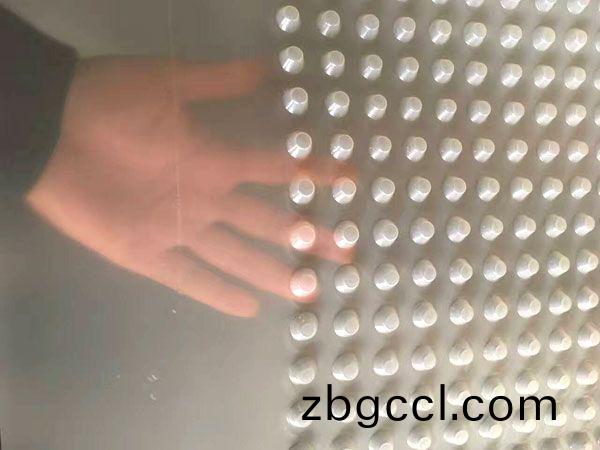 蜂窩式(shi)防水闆(ban)具(ju)有的特點(dian)